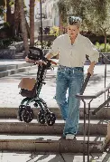 Zusätzliches Produktbild für Saljol Carbon Rollator mit Vollausstattung
