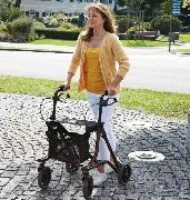 Zusätzliches Produktbild für Leichtgewicht Rollator Taima M