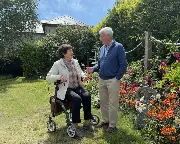 Zusätzliches Produktbild für Leichtgewicht Rollator Uplivin Trive mit Doppelfaltung