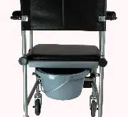 Eimerentnahme hinten beim Toilettenrollstuhl TRS130 Zusätzliches Produktbild für Drive Medical Toilettenrollstuhl TRS 130